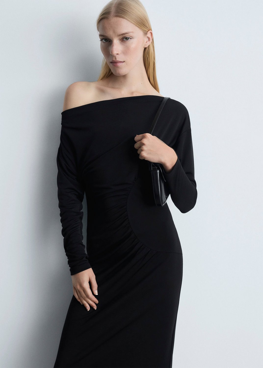 Off-Shoulder Flæsekjole - Black Friday Tilbud hos Magasin